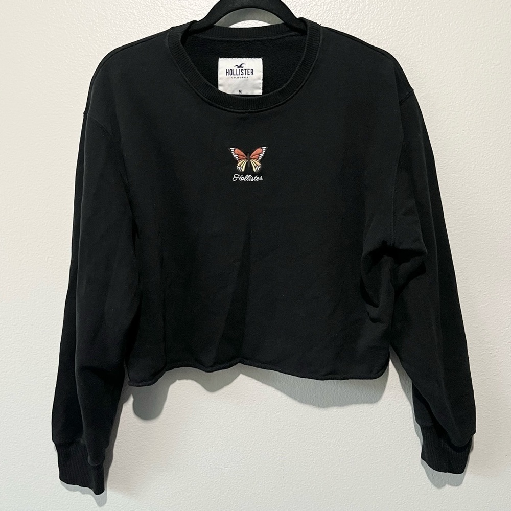 HOLLISTER- Black Cropped Crewneck Sweatshirt with Butterfly Size M
